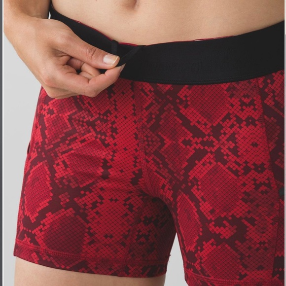 Lululemon What The Sport Short Mini Ziggy Snake Red Tide Cranberry 4 Run Gym - Picture 2 of 16